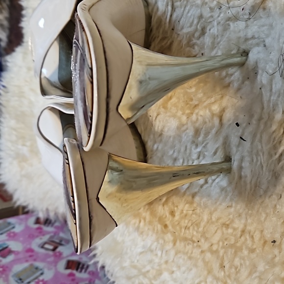MARCIANO WHITE LEATHER SILVER PLATFORM HEELS 8.5 - Picture 7 of 9
